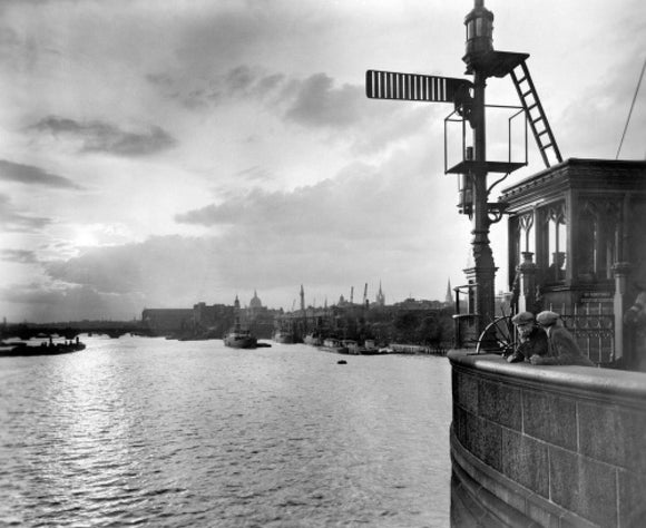 Sunset over the Upper Pool from Tower Bridge: 20th century